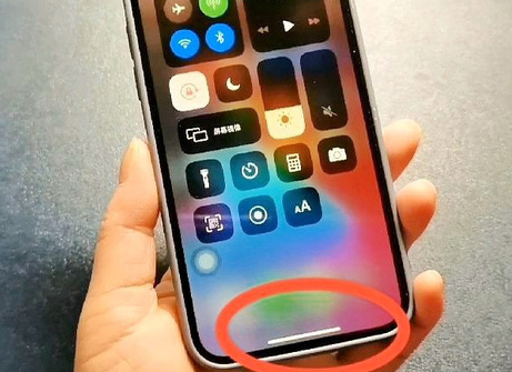 青冈苹青冈果维修站分享如何使用iPhone下方横线进行应用切换